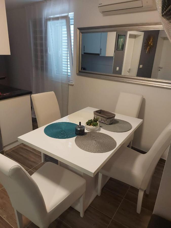 Apartments Sara Slatine Extérieur photo